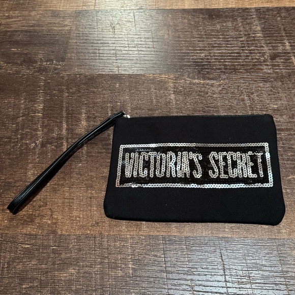 5 for $25 Sale! (Must be bundled) 🐝 Victoria’s Secret Black Sequin Zip Pouch - Picture 2 of 2